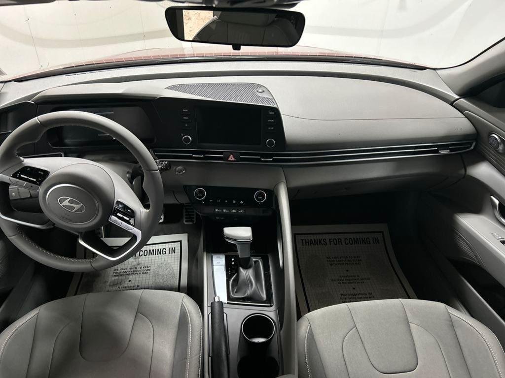 2025 Hyundai Elantra SEL - Photo 15