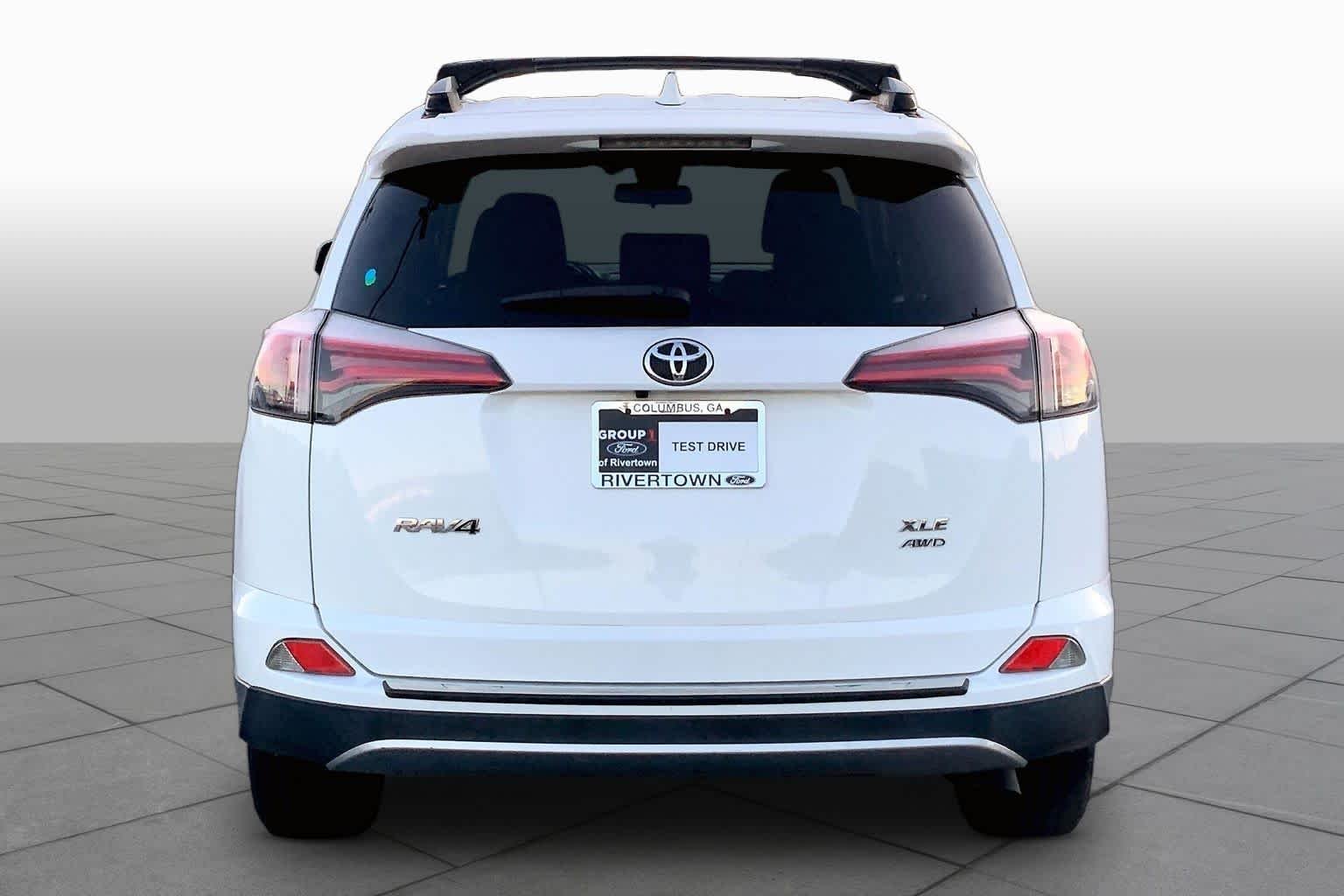 Used 2018 Super White Toyota XLE image 5