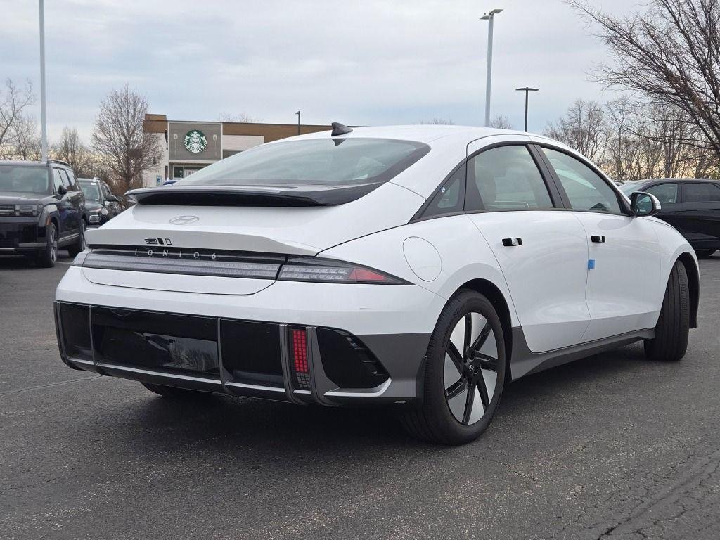 New 2025 White Hyundai SE image 13