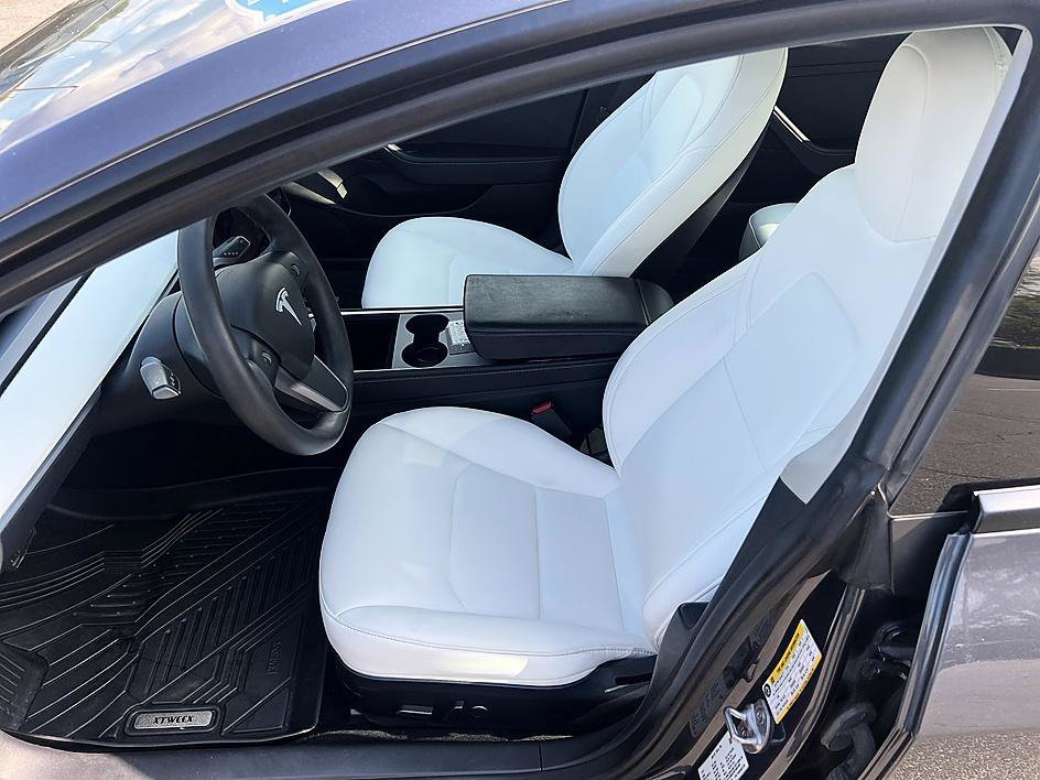 Used 2022 Midnight Silver Metallic Tesla Long Range image 13