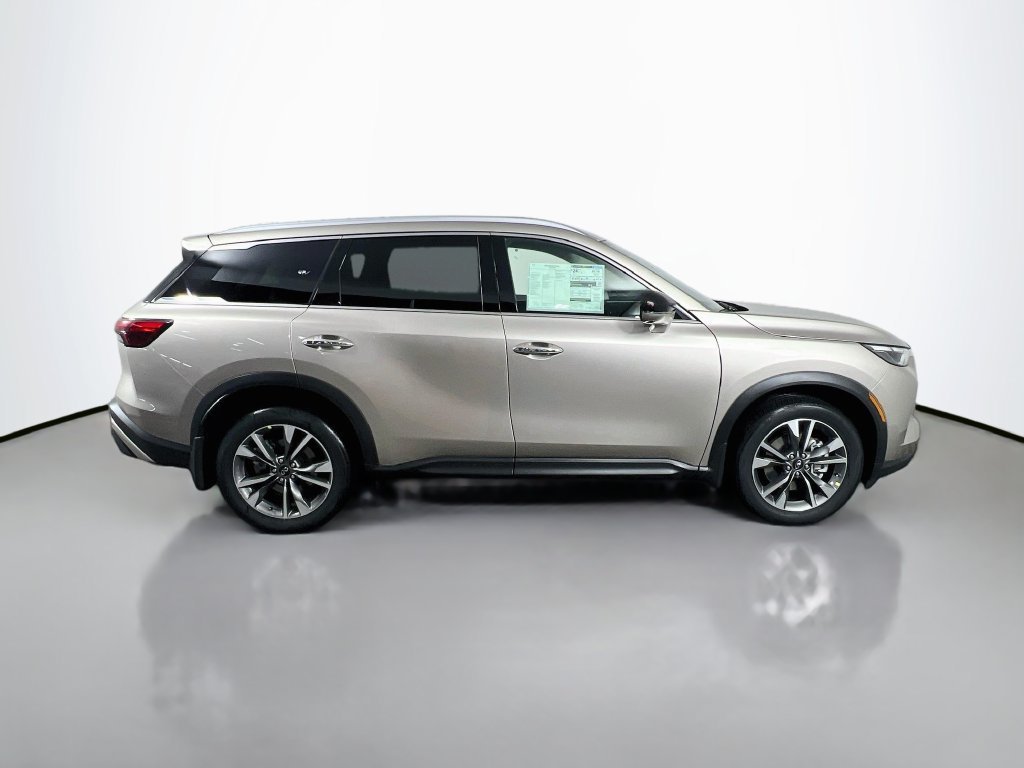 Used 2025 Warm Titanium INFINITI LUXE image 8