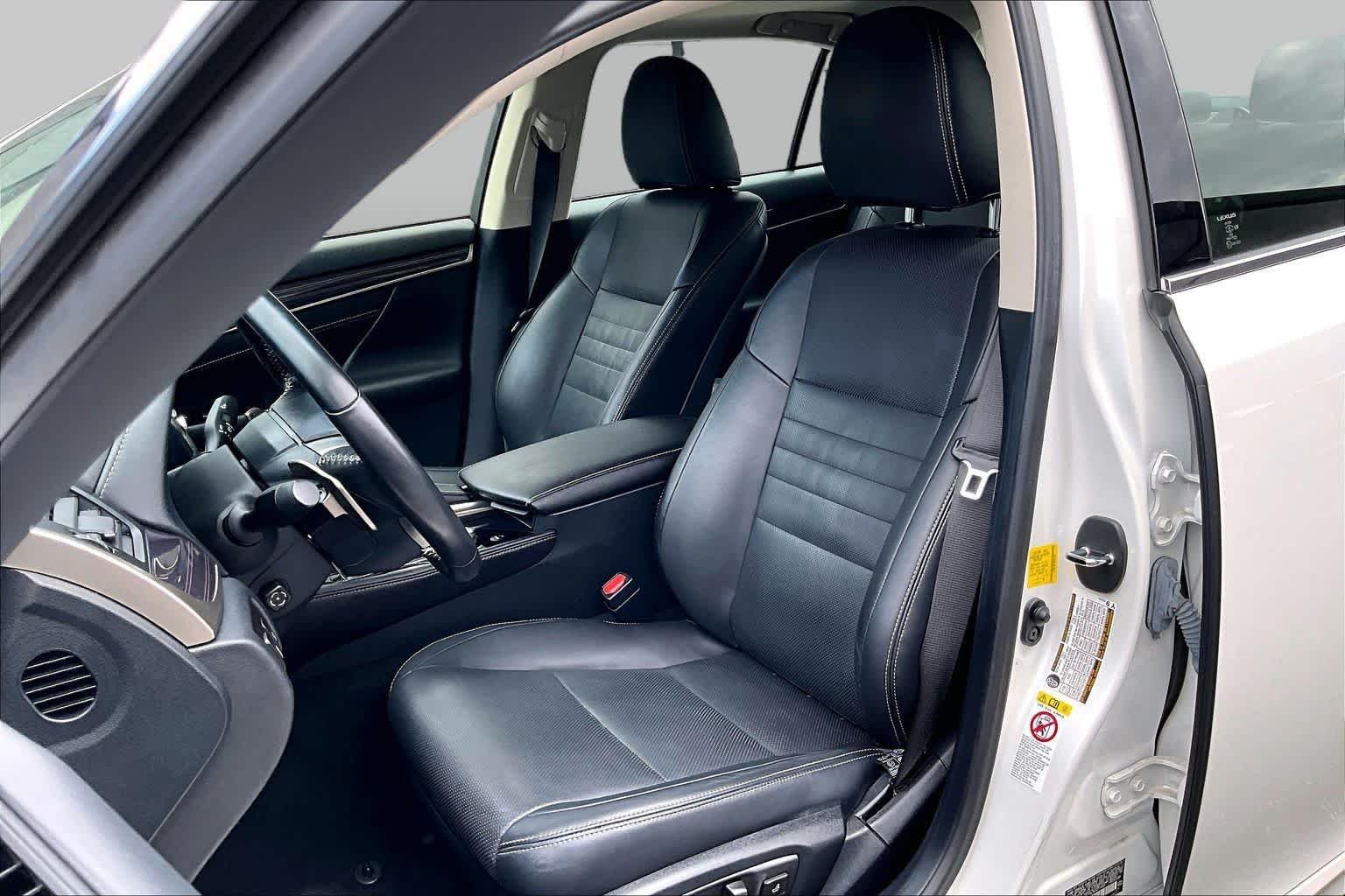 Used 2019 Eminent White Pearl Lexus  image 8