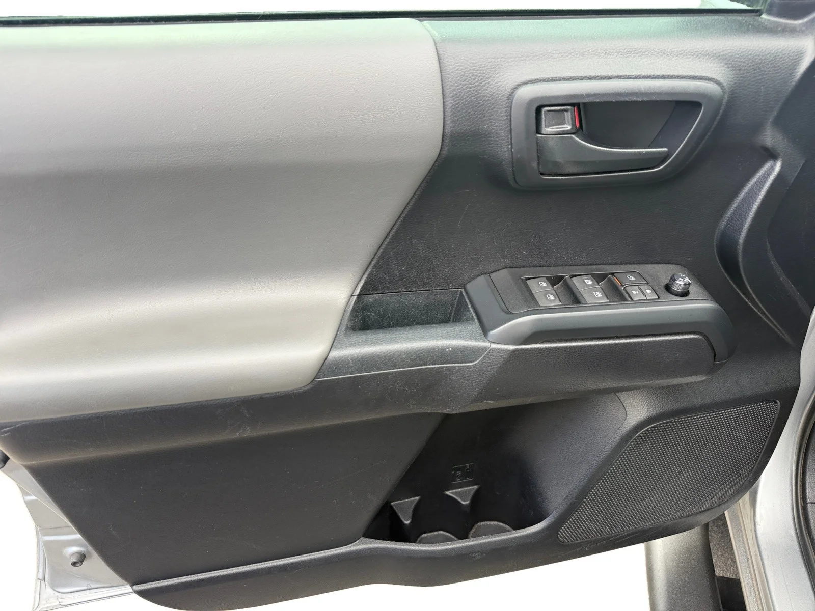 Used 2021 Silver Sky Metallic Toyota SR image 17