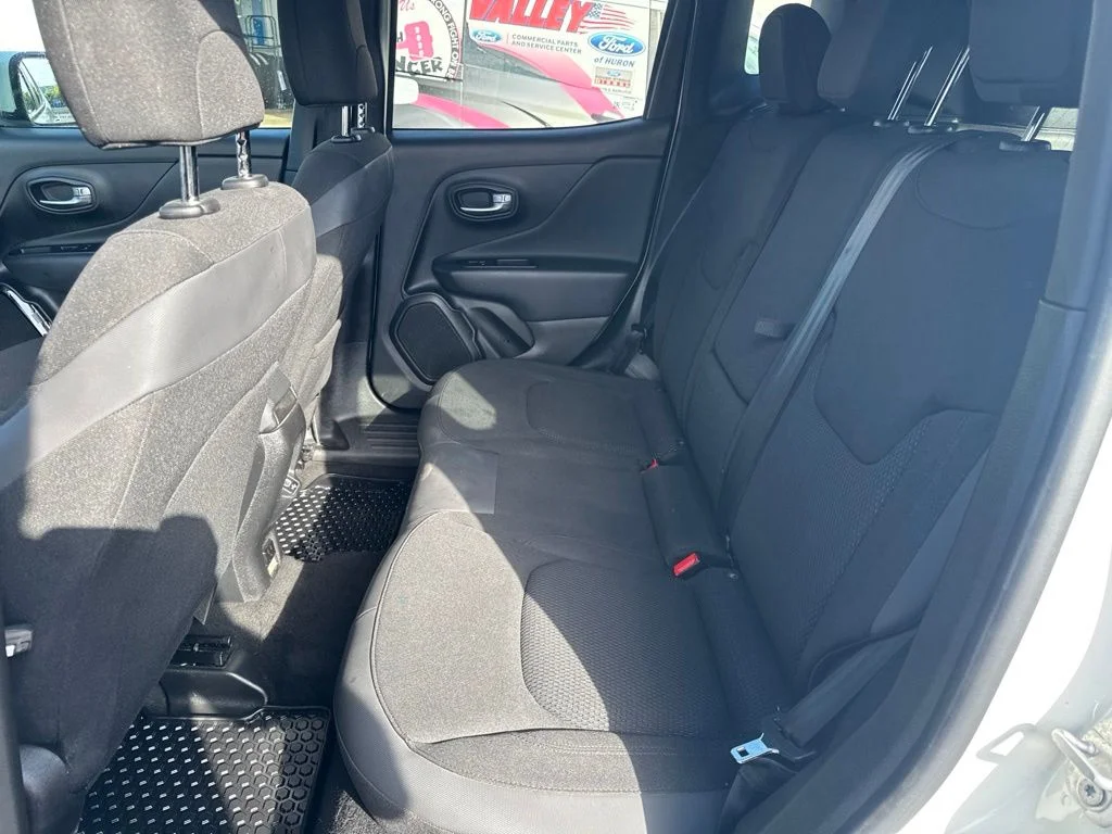 Certified Used 2020 Alpine White Clearcoat Jeep Latitude image 28