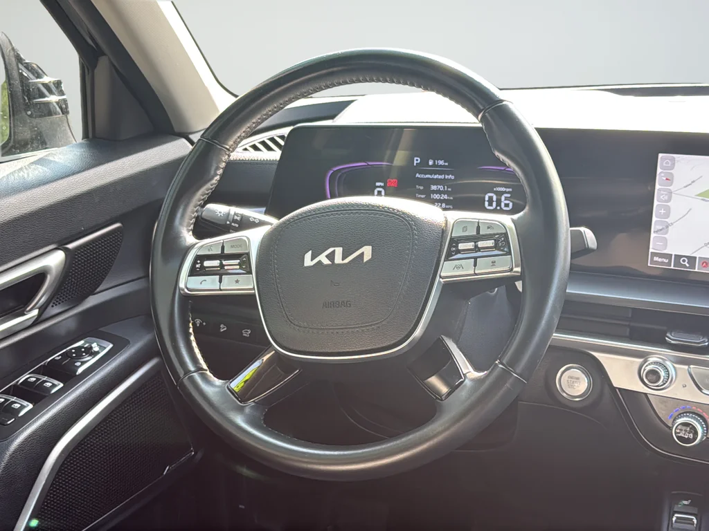 Used 2025 Black Kia S image 42