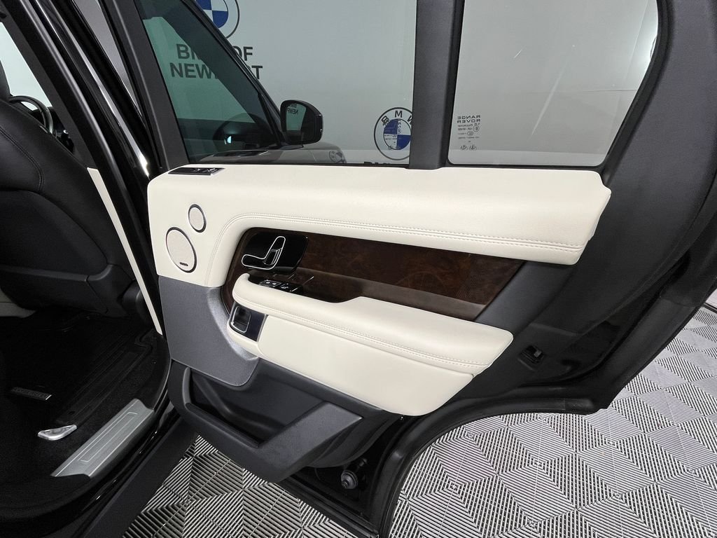 Used 2021 Black Land Rover Westminster image 26