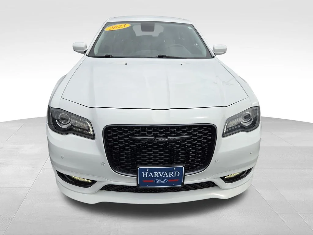 Certified Used 2023 Bright White Clearcoat Chrysler Touring image 2
