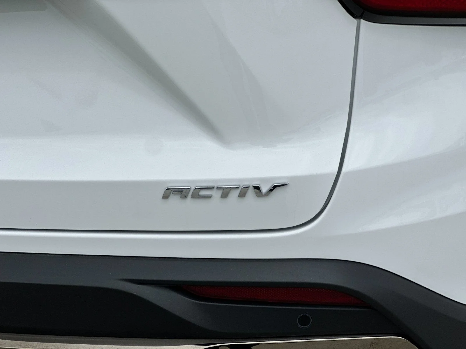New 2026 Summit White Chevrolet ACTIV image 27