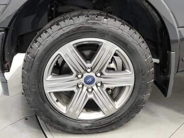 Used 2020 Black Ford Lariat image 17