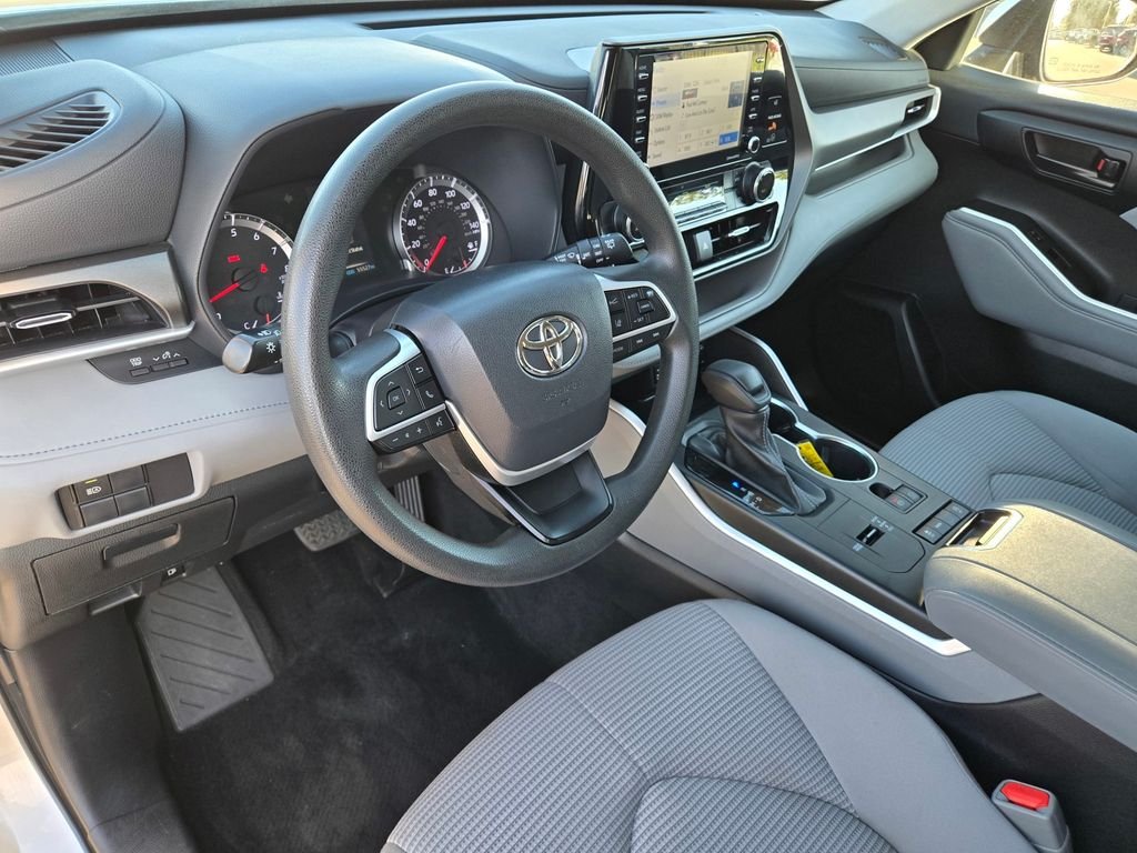 Used 2022 Silver Toyota L image 10