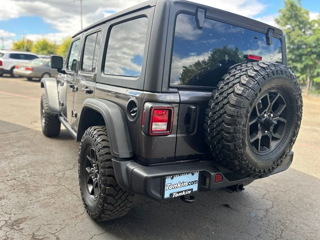 Used 2018 Crystal Metallic Jeep Unlimited Rubicon image 8