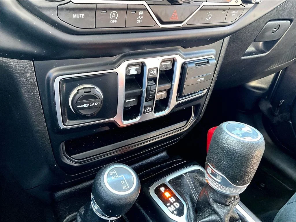 Used 2019 Gray Jeep Unlimited Sahara image 32