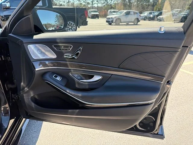 Used 2017 Black Mercedes-Benz 4MATIC® image 14