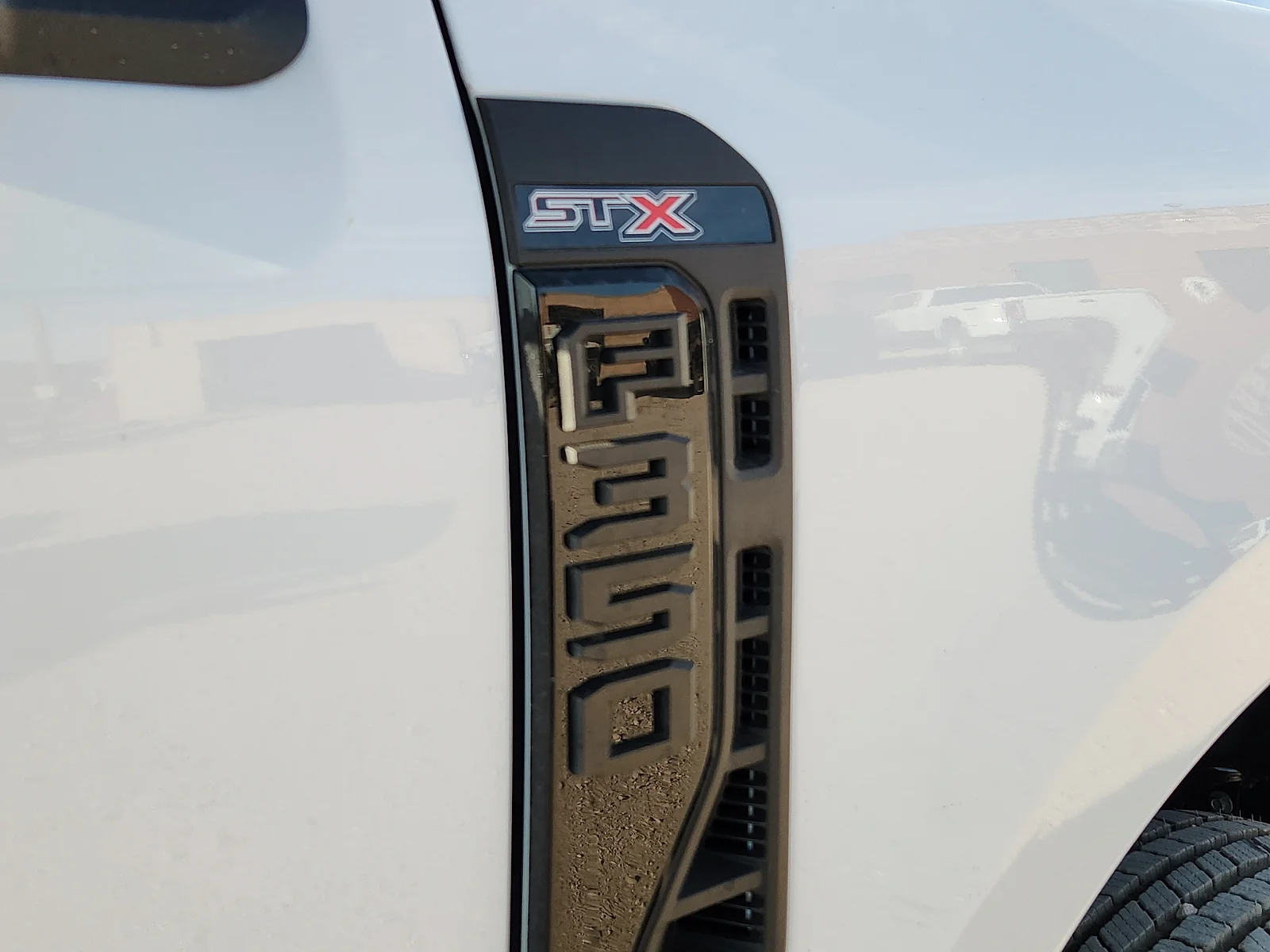 New 2027 Oxford White Ford XL image 10