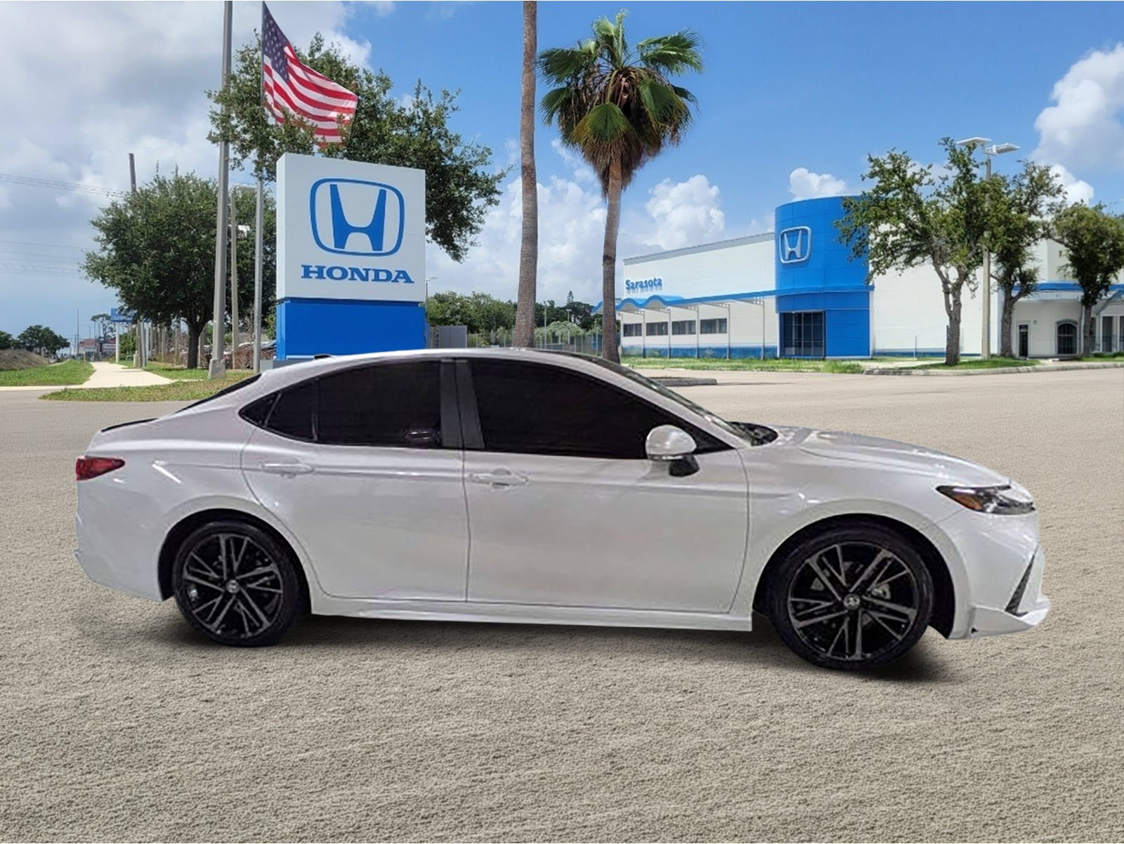 Used 2025 Wind Chill Pearl Toyota XSE image 2