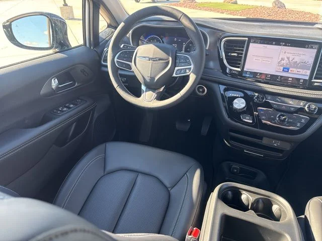 2026 Chrysler Pacifica Select - Photo 18