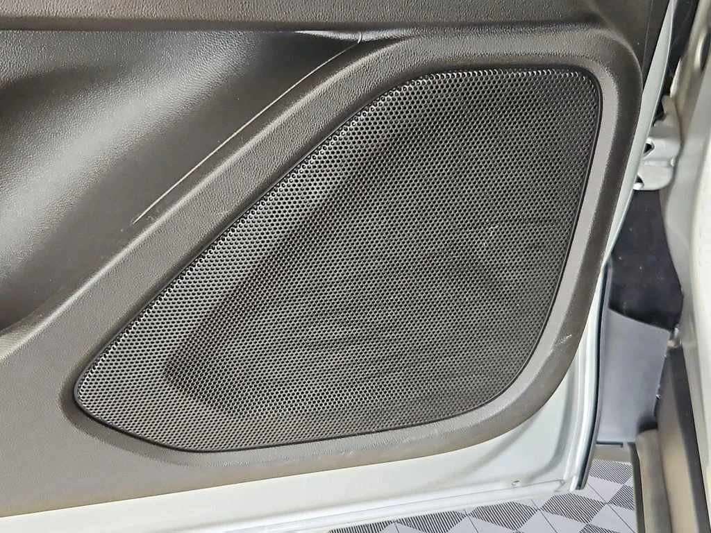Used 2018 Quicksilver Metallic GMC SLT image 12