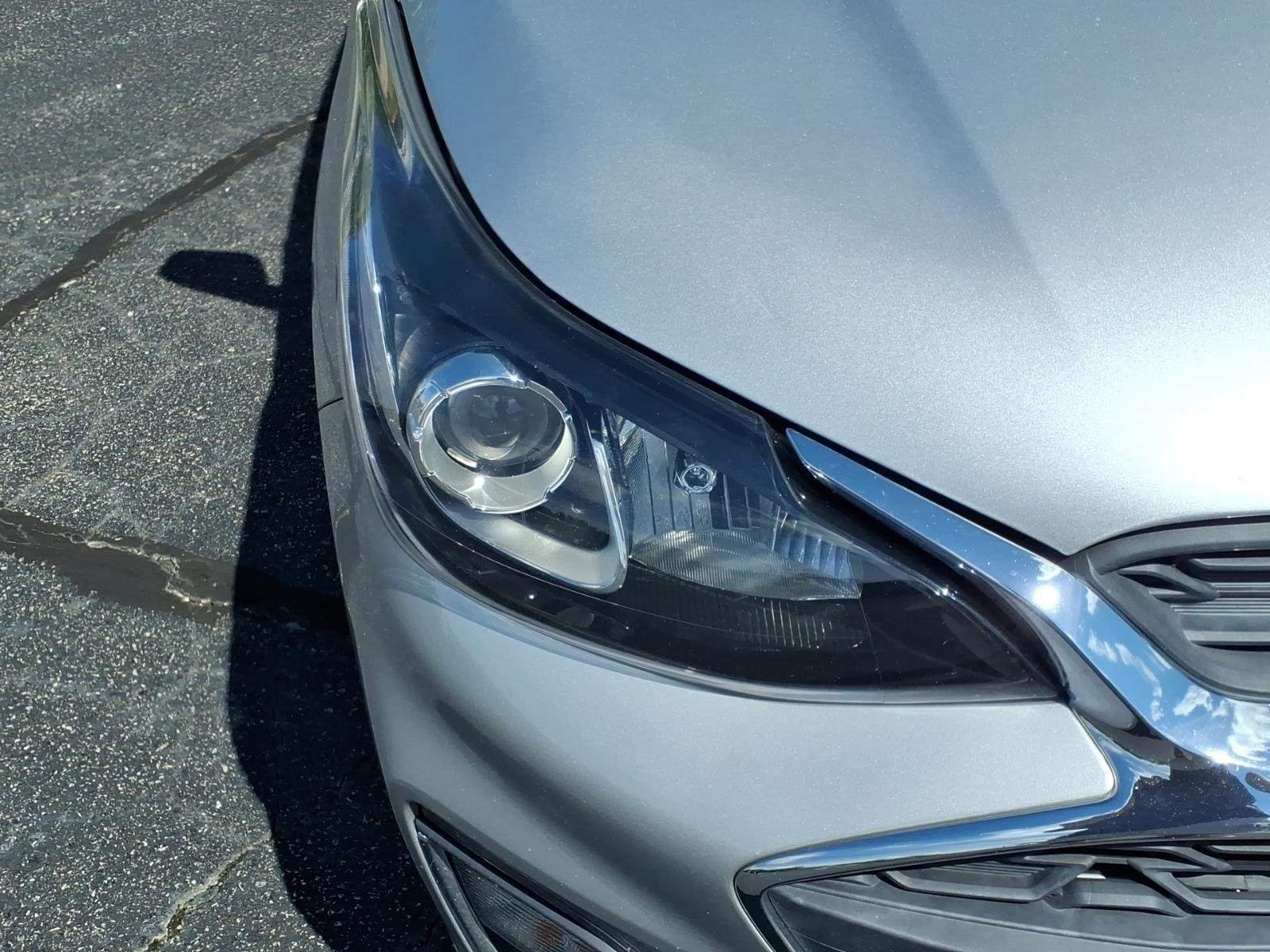Used 2022 Silver Ice Chevrolet 1LT image 13