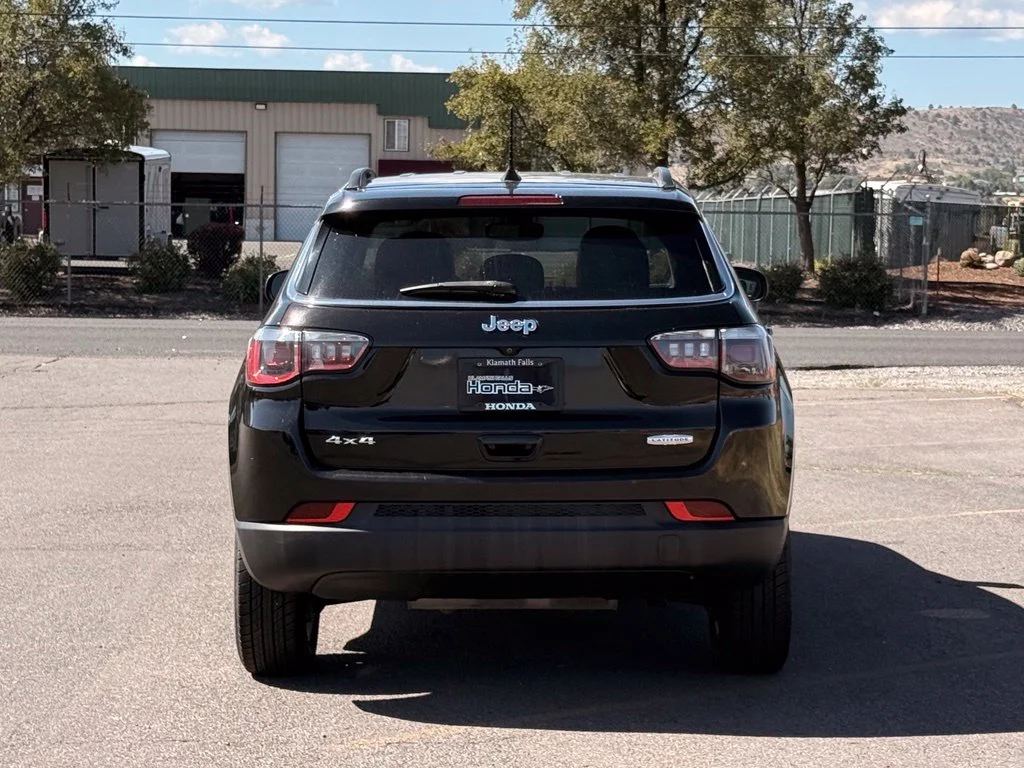 Used 2018 Diamond Black Jeep Latitude image 5