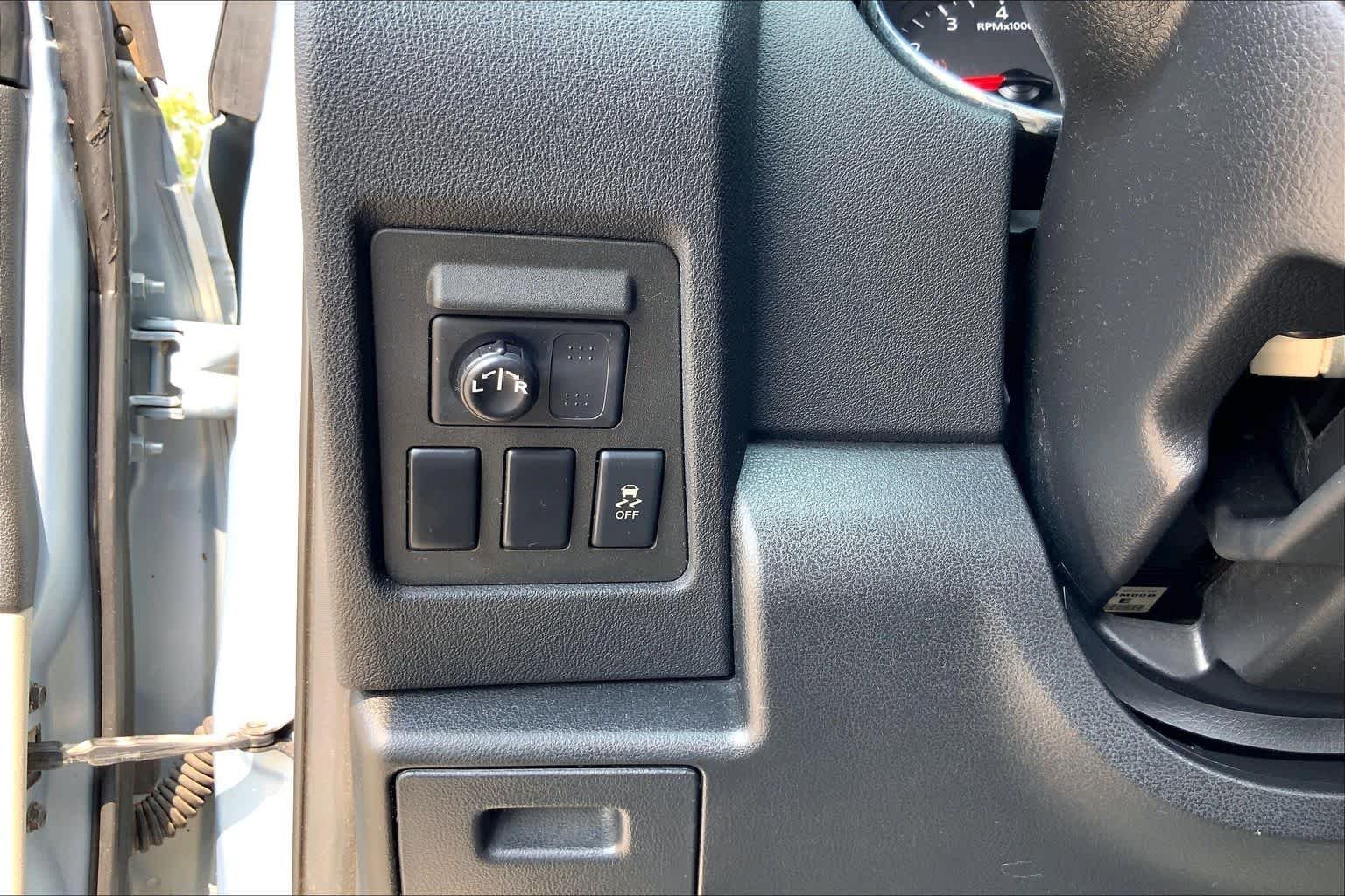 Used 2014 Frosted Steel Nissan S image 33