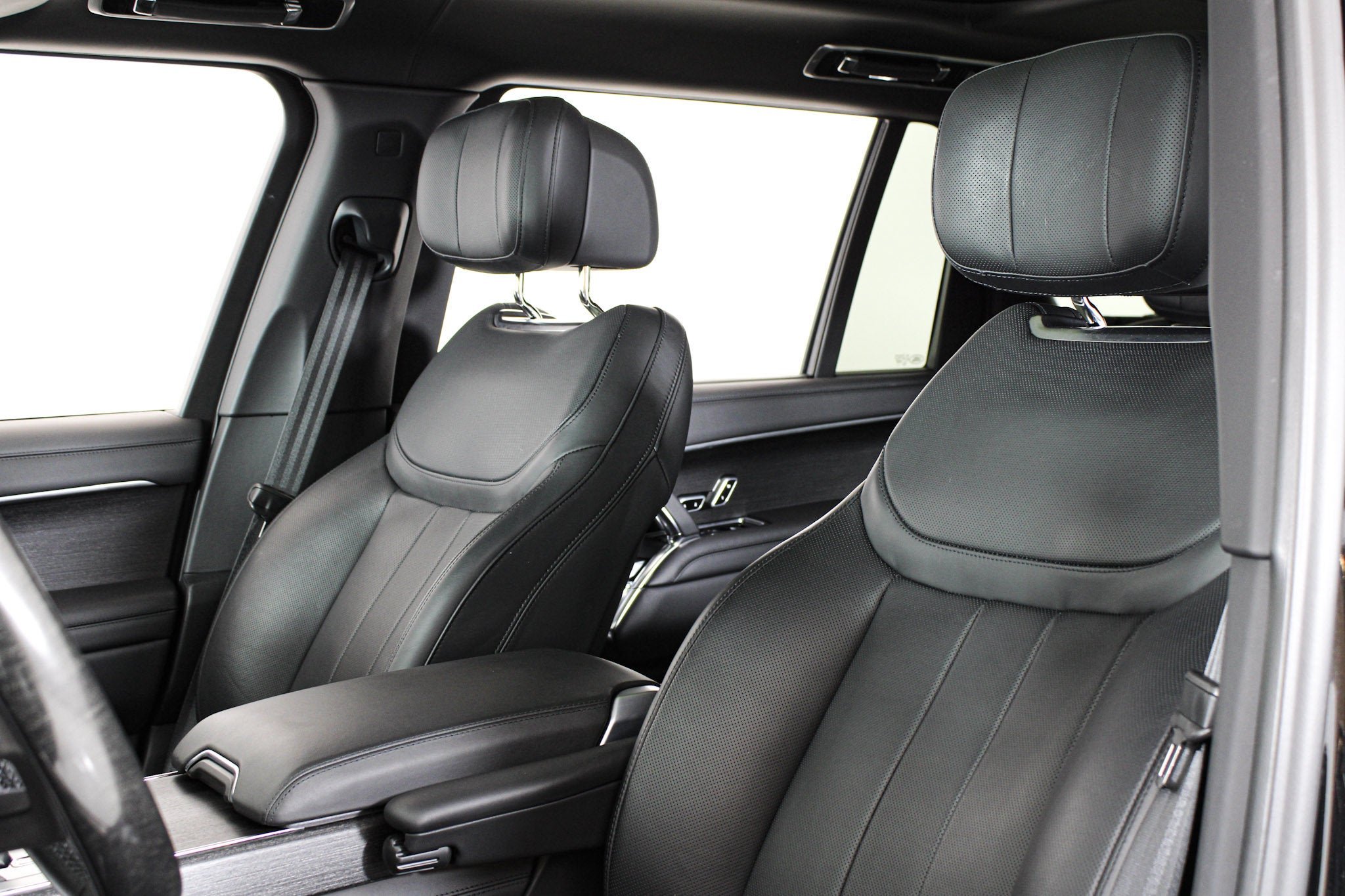 Used 2025 Black Land Rover Autobiography image 32