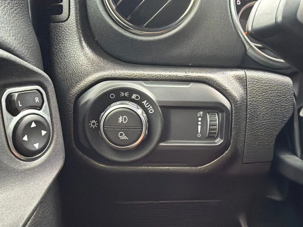 Used 2023 Black Jeep Overland image 45