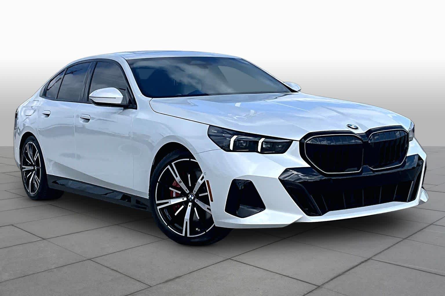 Used 2027 Mineral White Metallic BMW 540i xDrive image 2