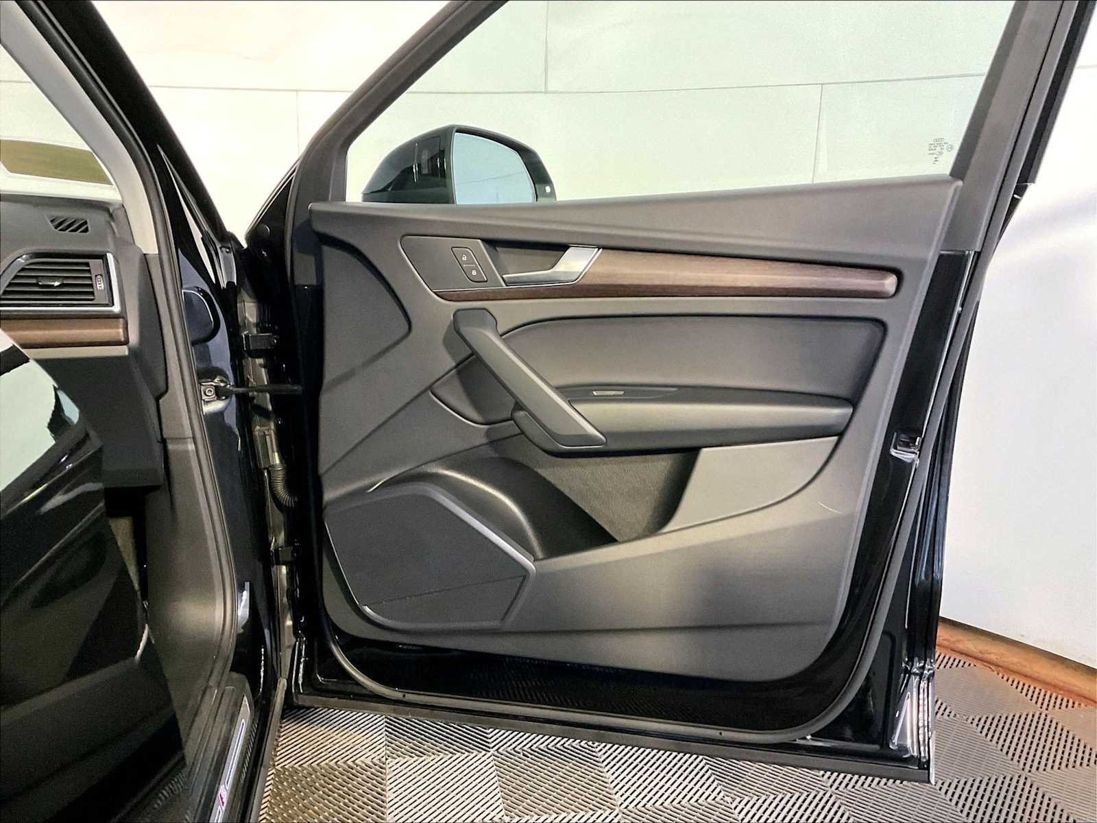 Used 2024 Mythos Black Metallic Audi S line Premium image 26