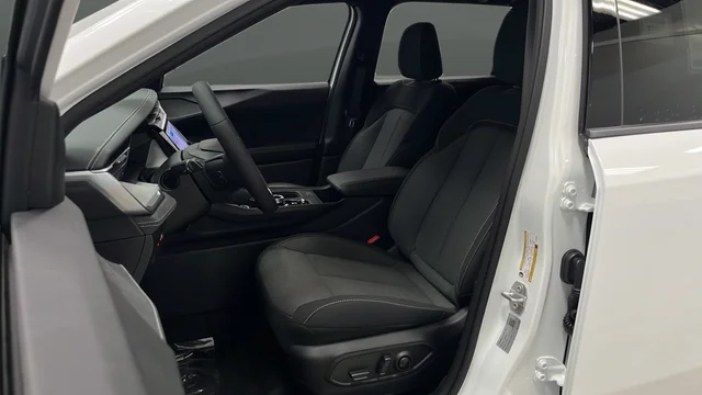 New 2026 Bright White Clear-Coat Exterior Paint Jeep Laredo image 9