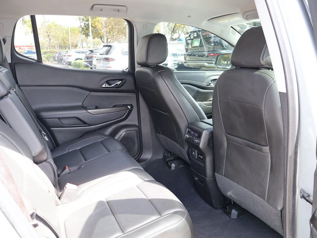 Used 2023 Silver GMC SLT image 36