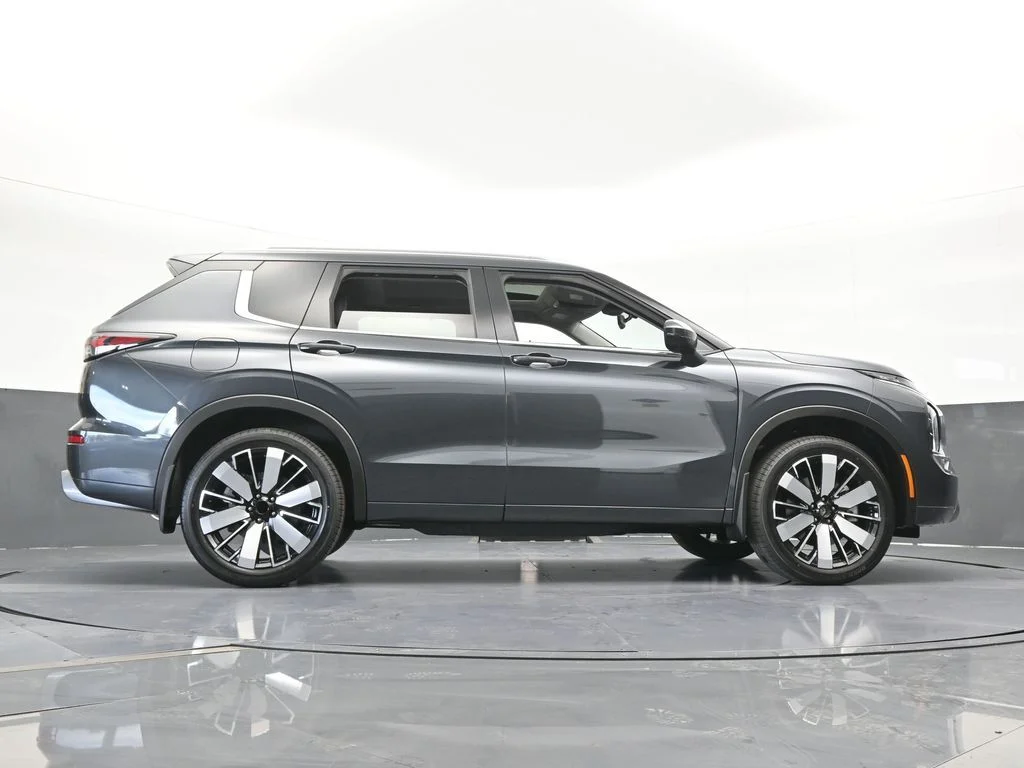New 2026 Gray Mitsubishi SEL image 61