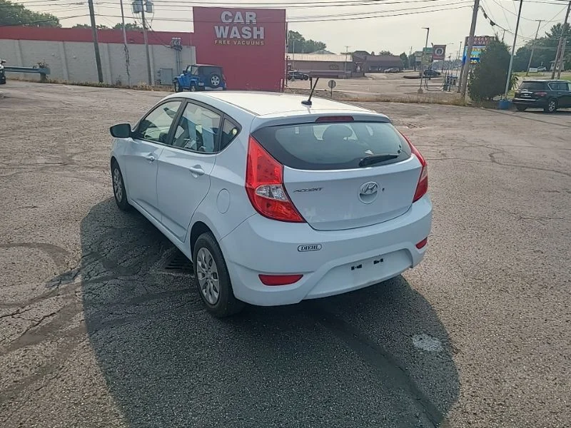 Used 2017 White Hyundai SE image 4