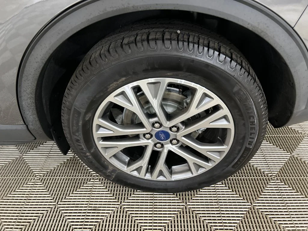 Used 2022 Gray Ford SEL image 10