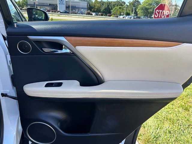 Used 2022 White Lexus 450h image 21