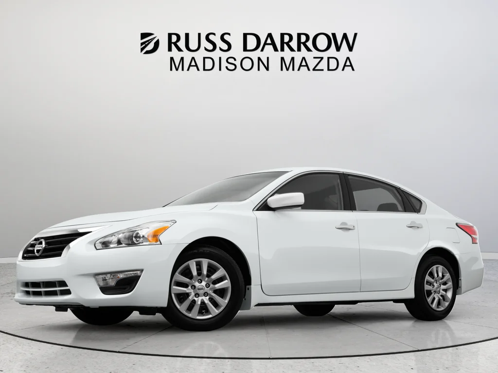 Used 2015 White Nissan 2.5 S image 1