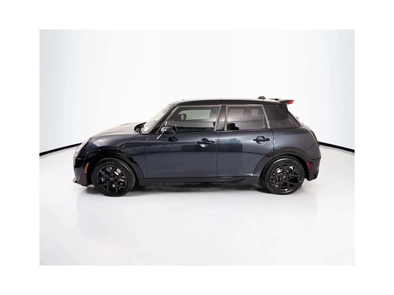 New 2026 Legend Grey Metallic MINI ICONIC image 8