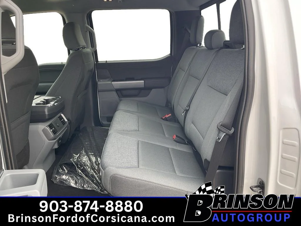 New 2026 Oxford White Ford XLT image 7