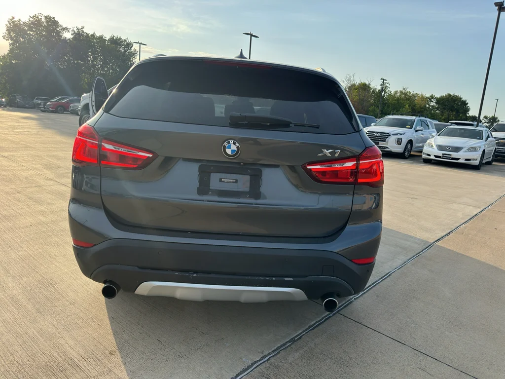 Used 2017 Mineral Gray Metallic BMW sDrive28i image 7
