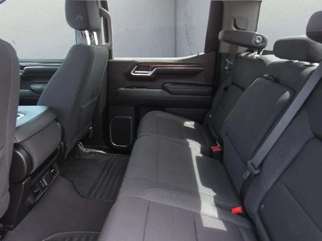 Used 2024 Summit White GMC Elevation image 12