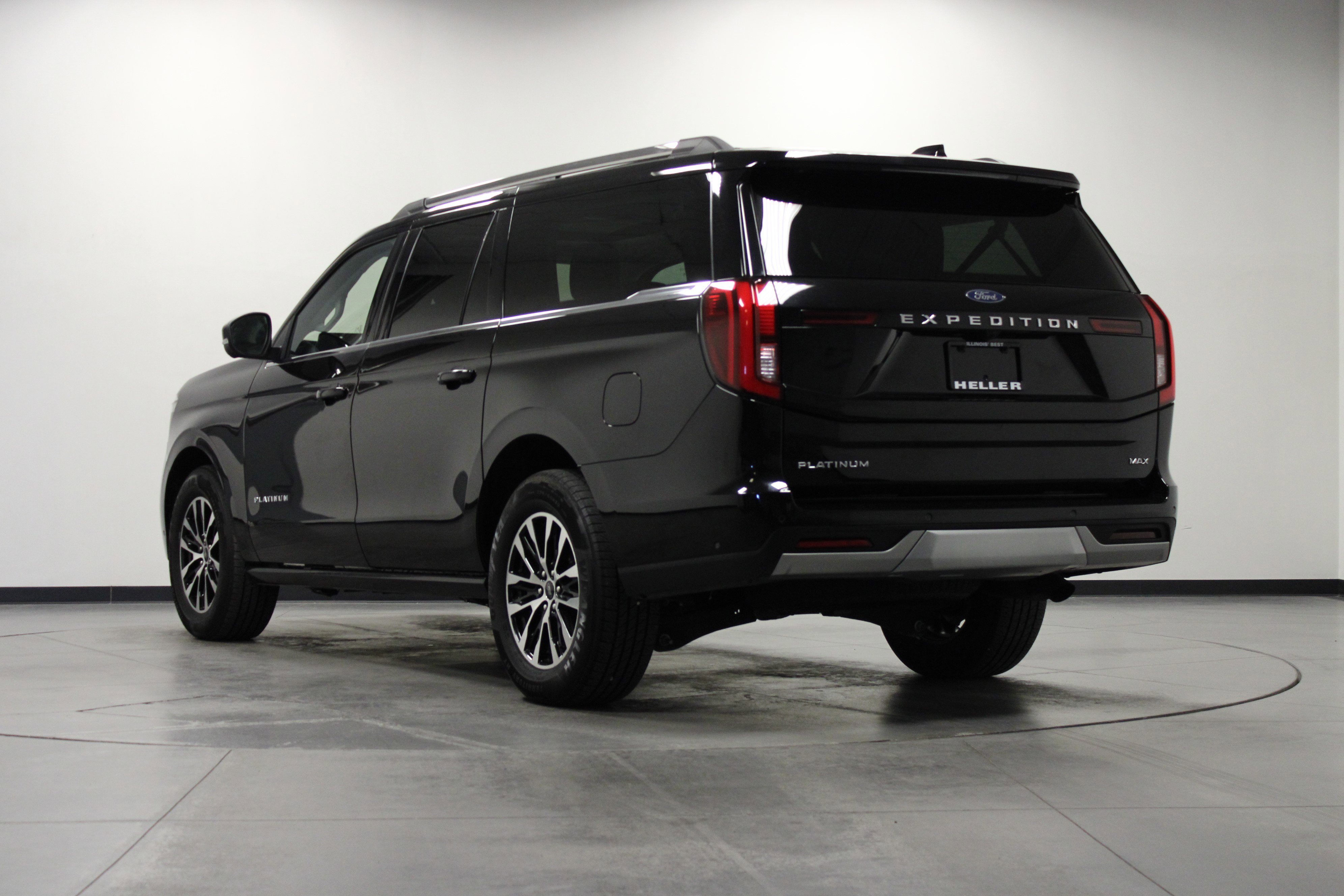 Used 2025 Black Metallic Ford Platinum image 6