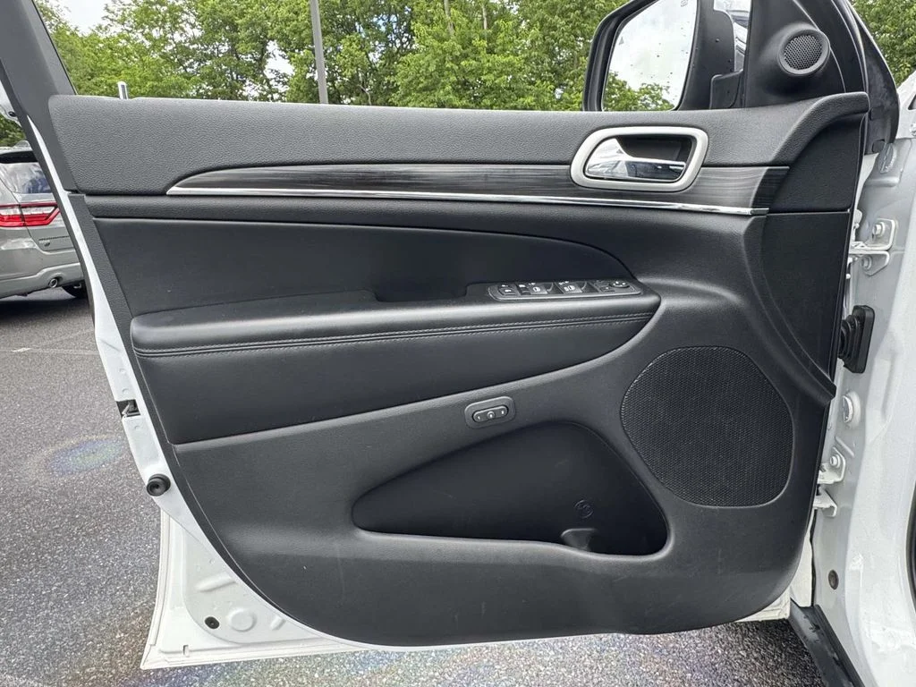 Used 2022 White Jeep Limited image 25