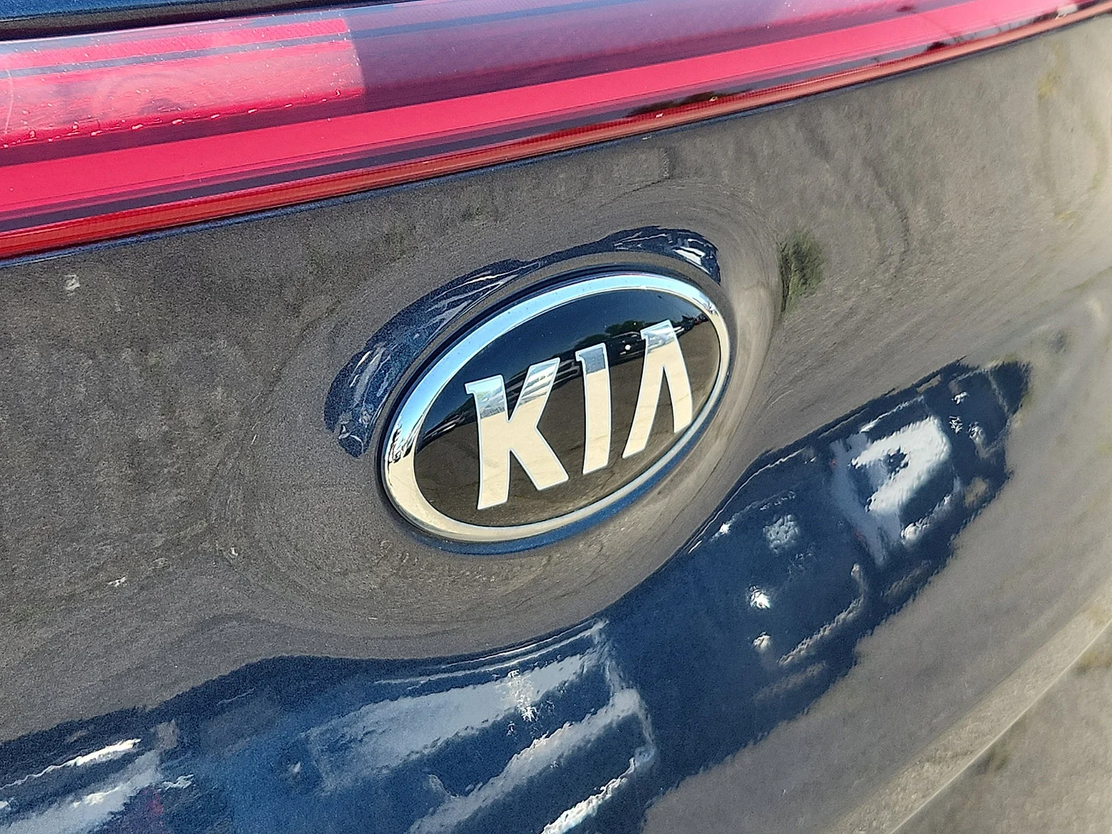 Used 2022 Pacific Blue Kia LX image 29