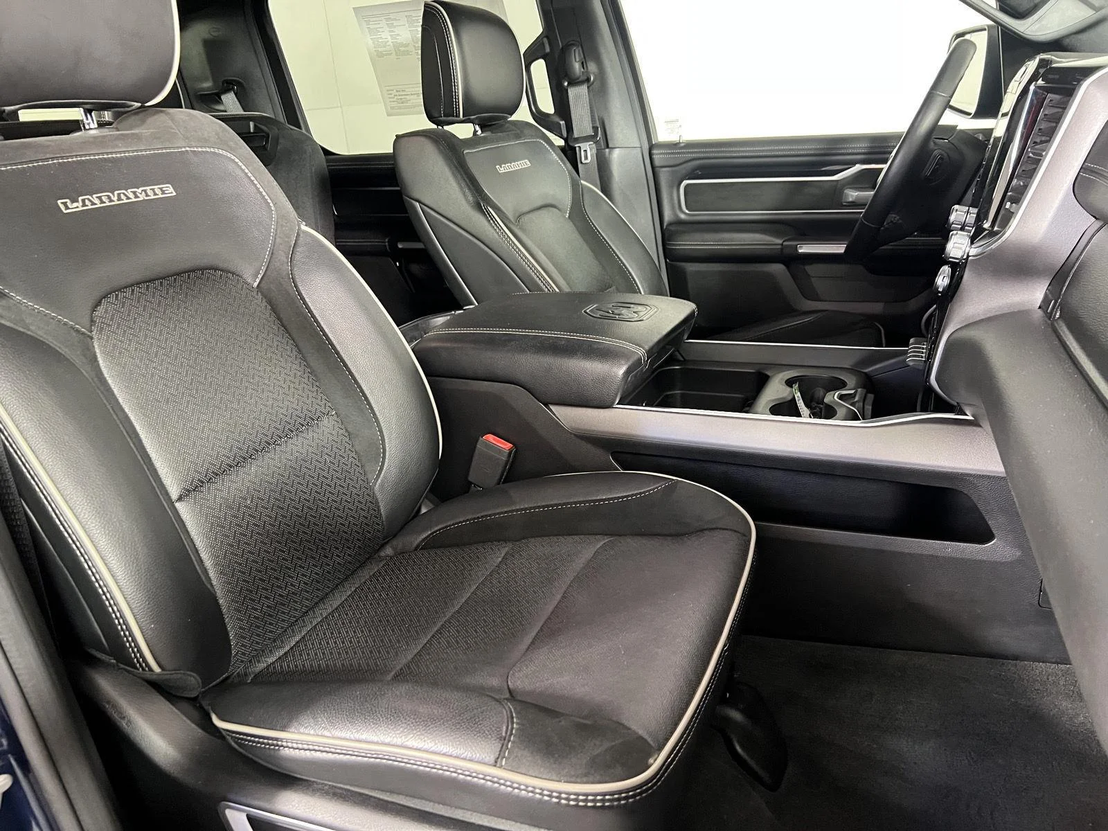 Used 2020 Patriot Blue Pearlcoat Ram Laramie image 22