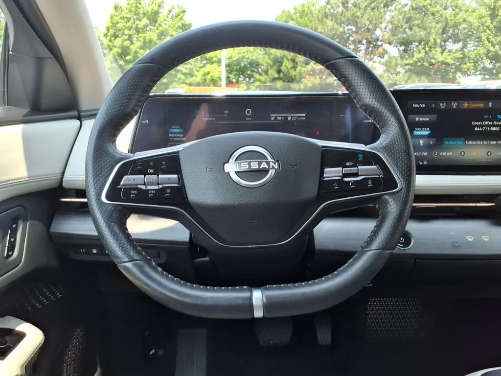 Used 2023 Everest White Pearl Tricoat/Black Diamond Pearl Nissan ENGAGE image 14