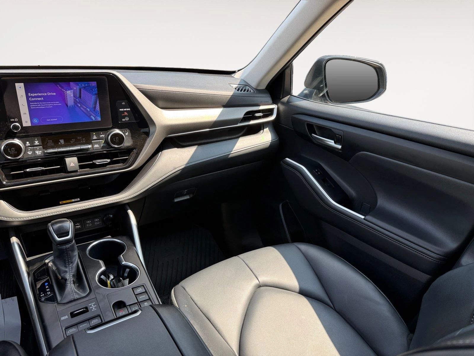Used 2025  Toyota Platinum image 12