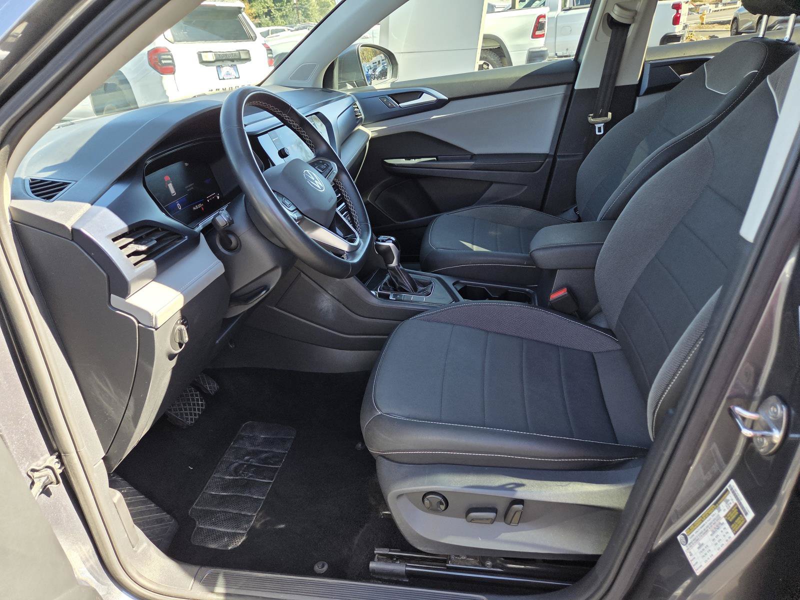 Used 2024  Volkswagen SE image 10
