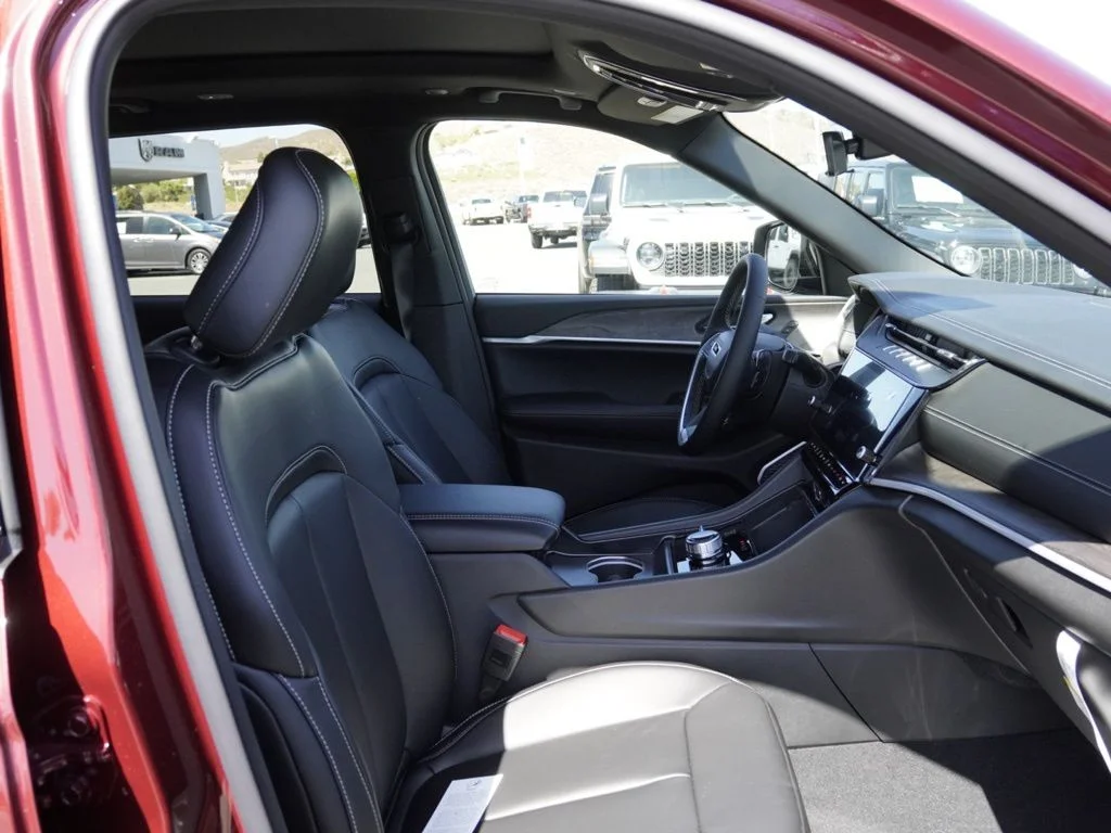 New 2026 Velvet Red Pearl-Coat Exterior Paint Jeep Limited image 20