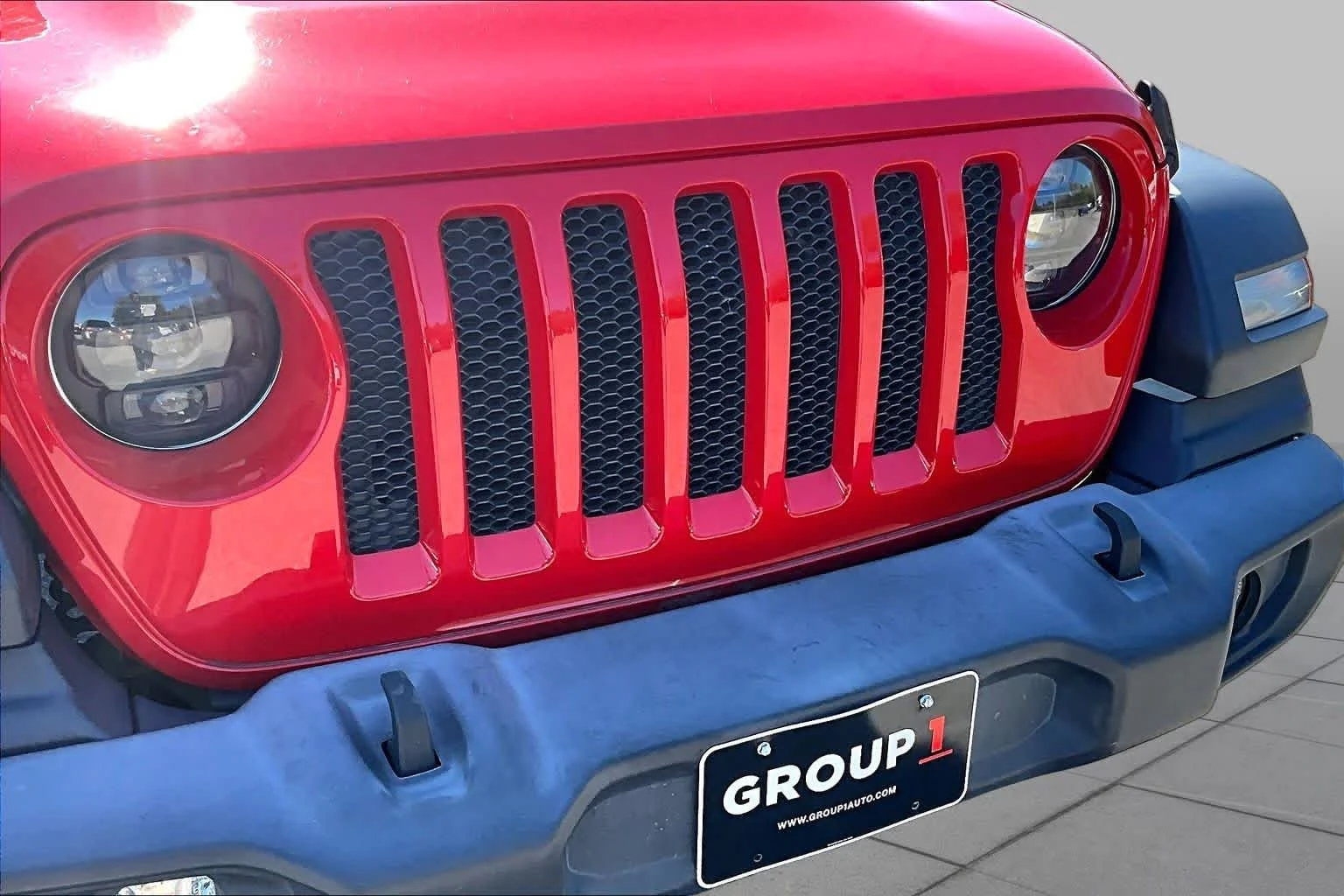 Used 2018 Firecracker Red Clearcoat Jeep Sport S image 28
