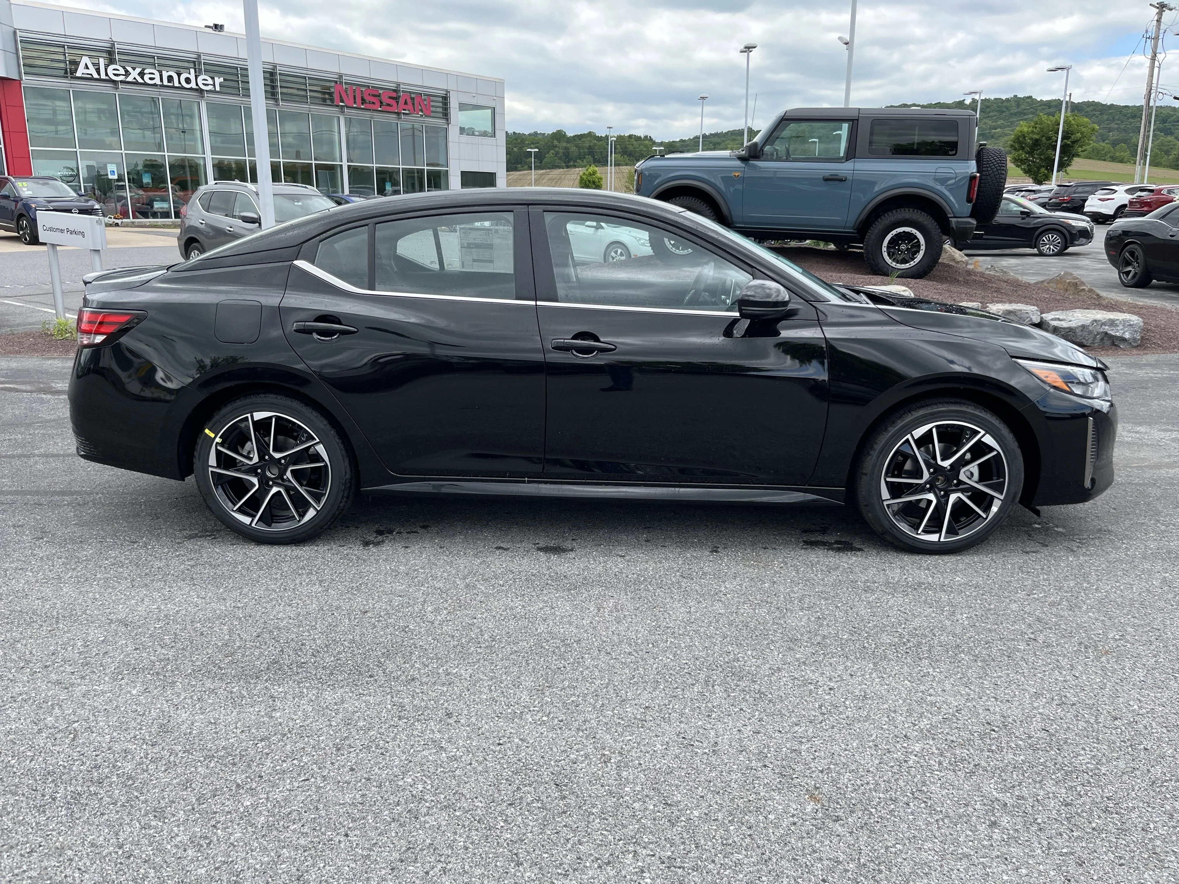 2025 Nissan Sentra SR - Photo 2