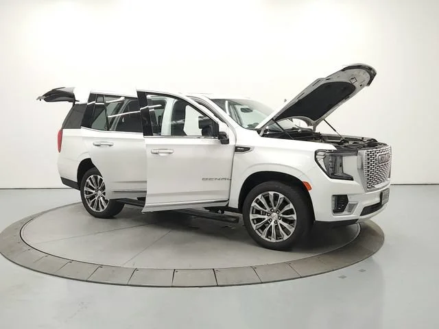 Used 2021 WHITE FROST TRICOAT GMC Denali image 10
